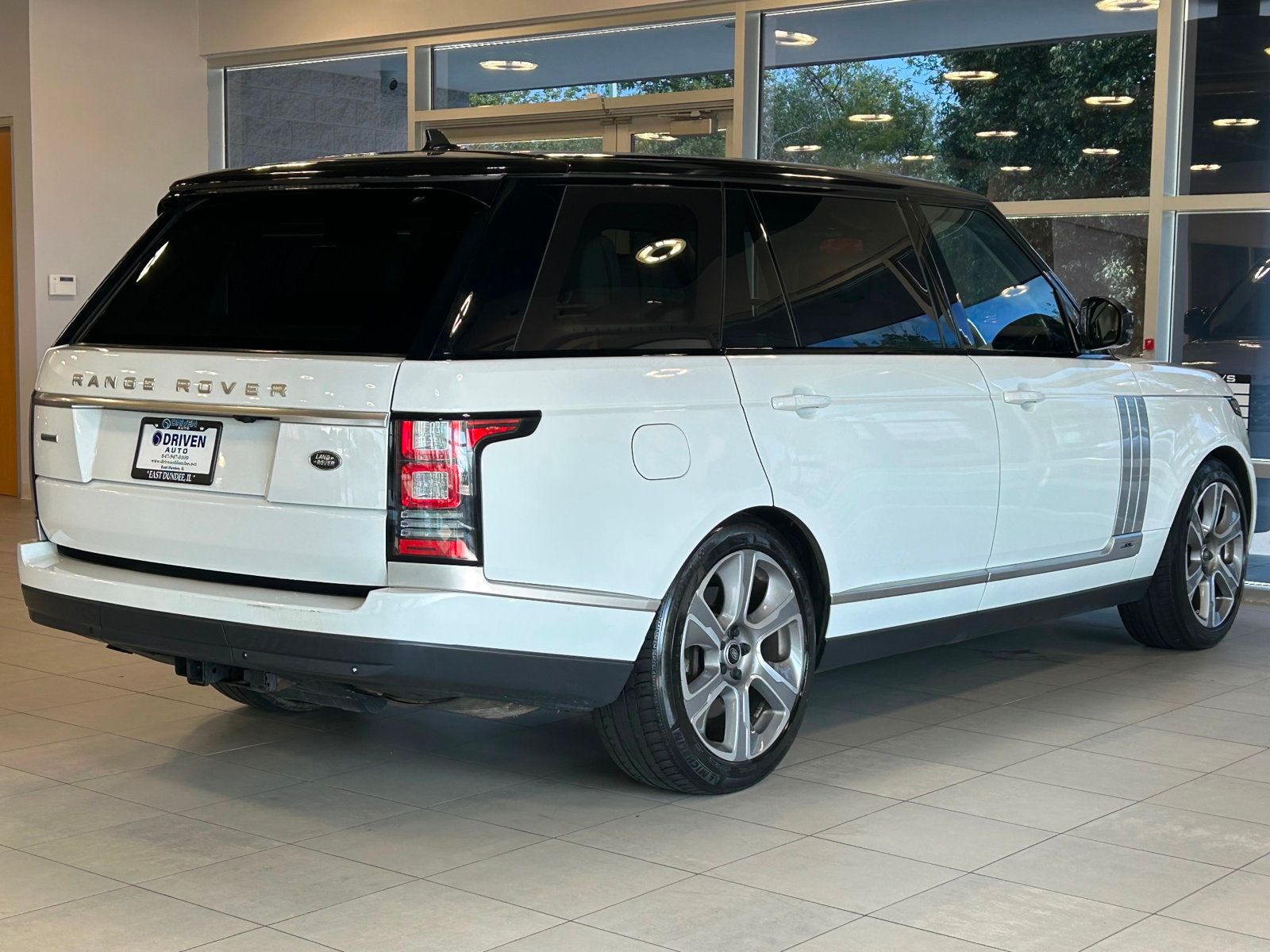2016 Land Rover Range Rover Supercharged LWB photo 12