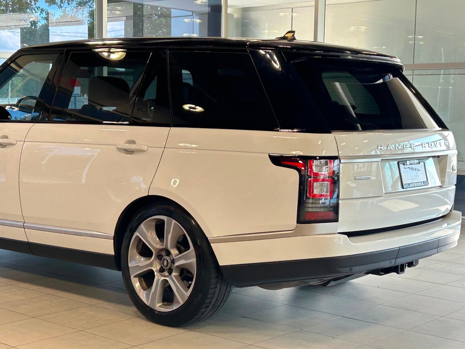 2016 Land Rover Range Rover Supercharged LWB photo 13
