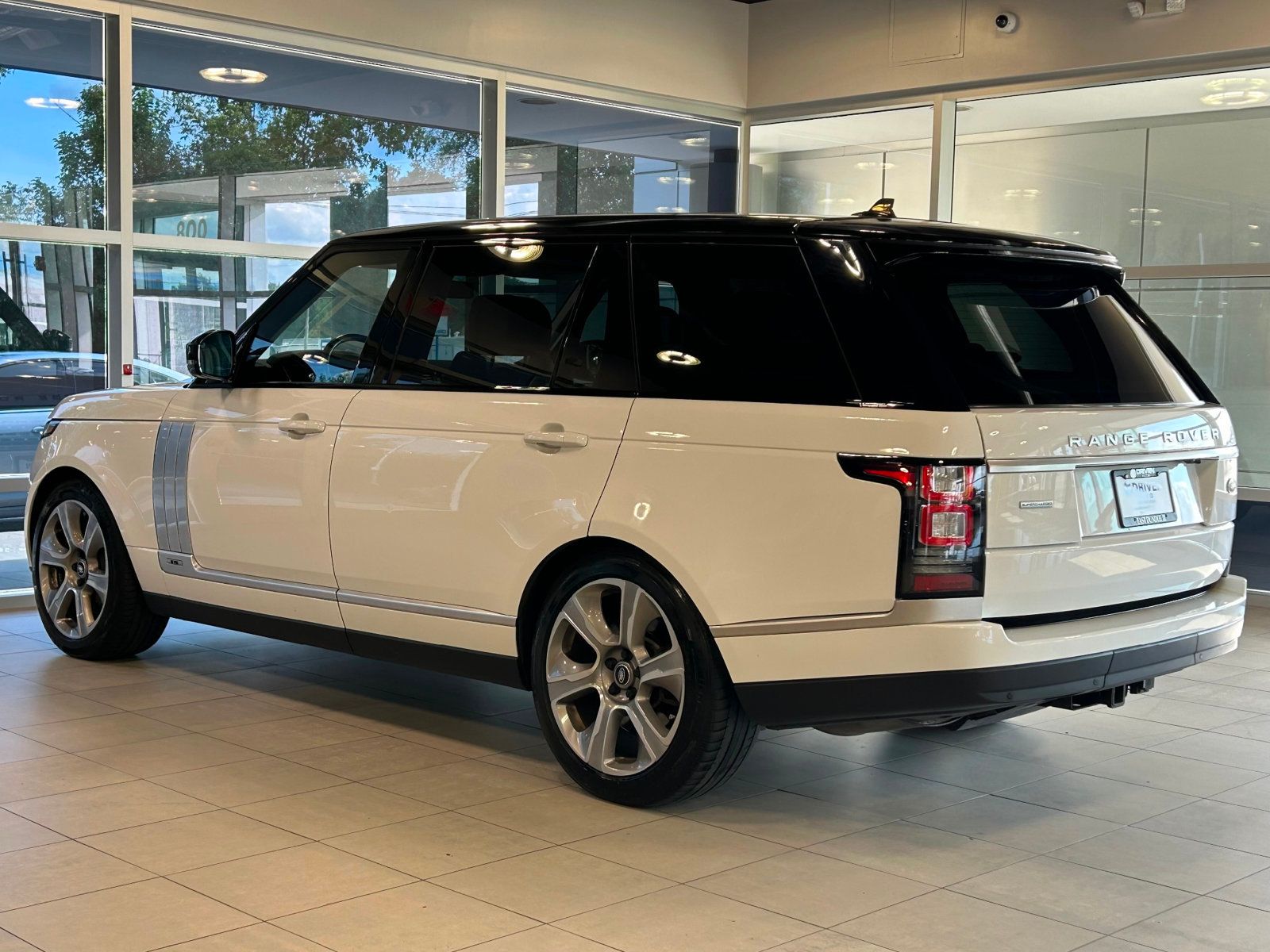 2016 Land Rover Range Rover Supercharged LWB photo 14