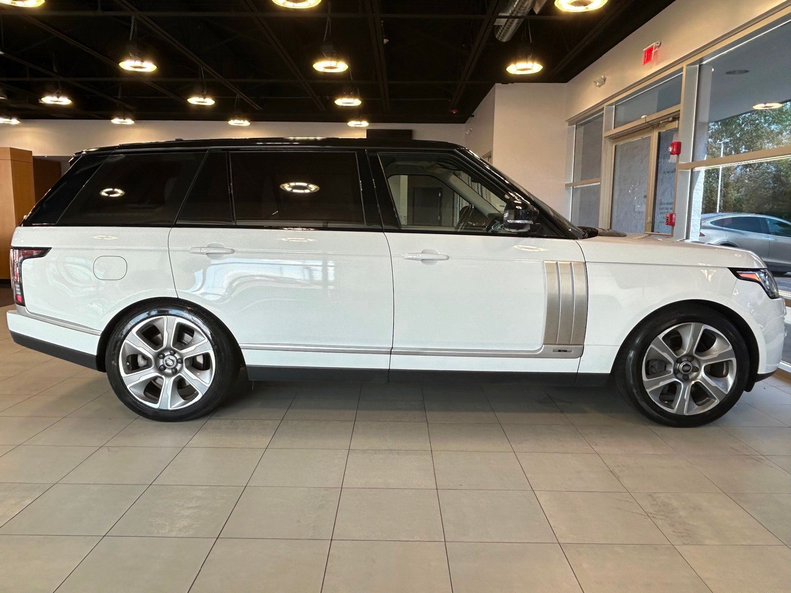 2016 Land Rover Range Rover Supercharged LWB photo 15