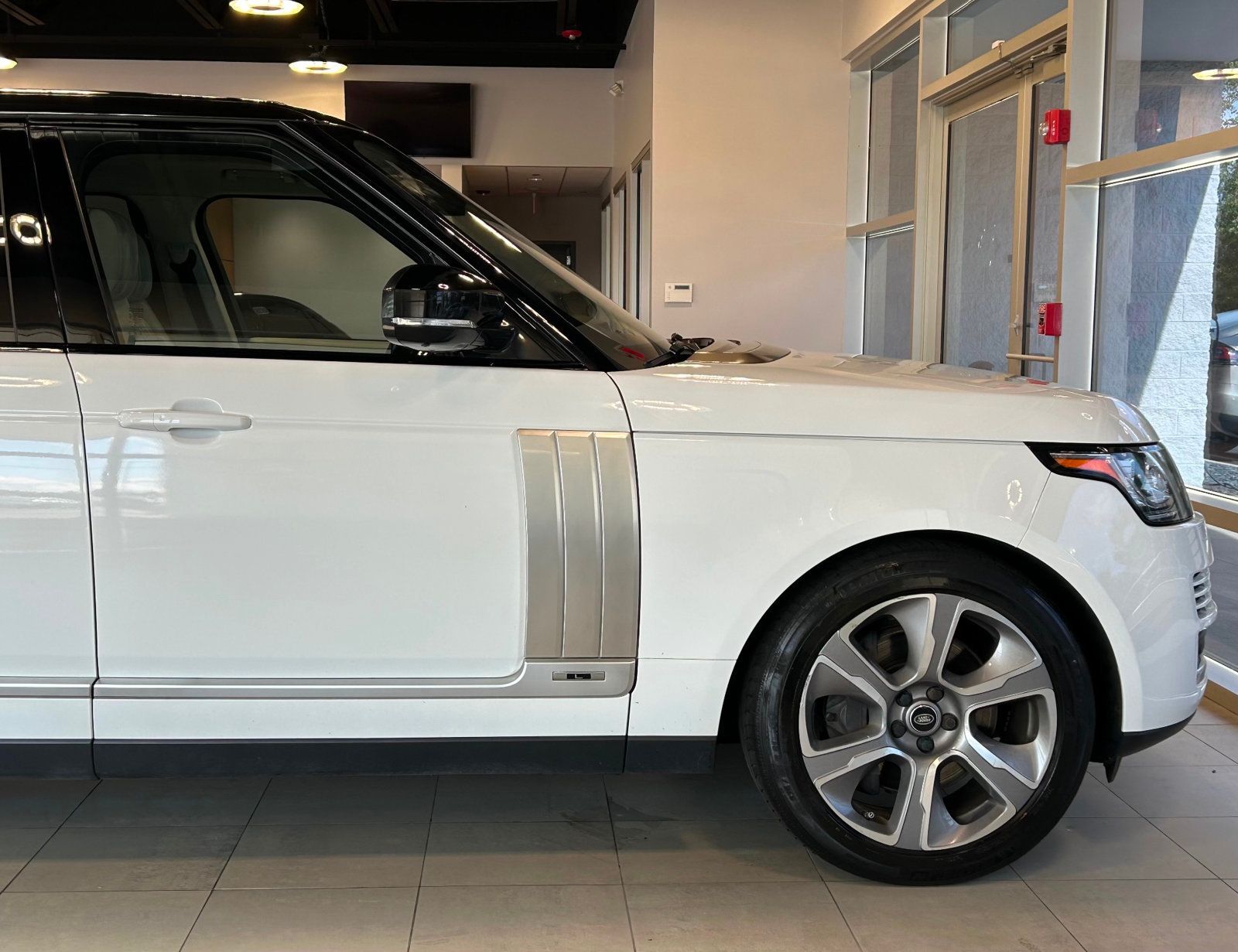 2016 Land Rover Range Rover Supercharged LWB photo 16