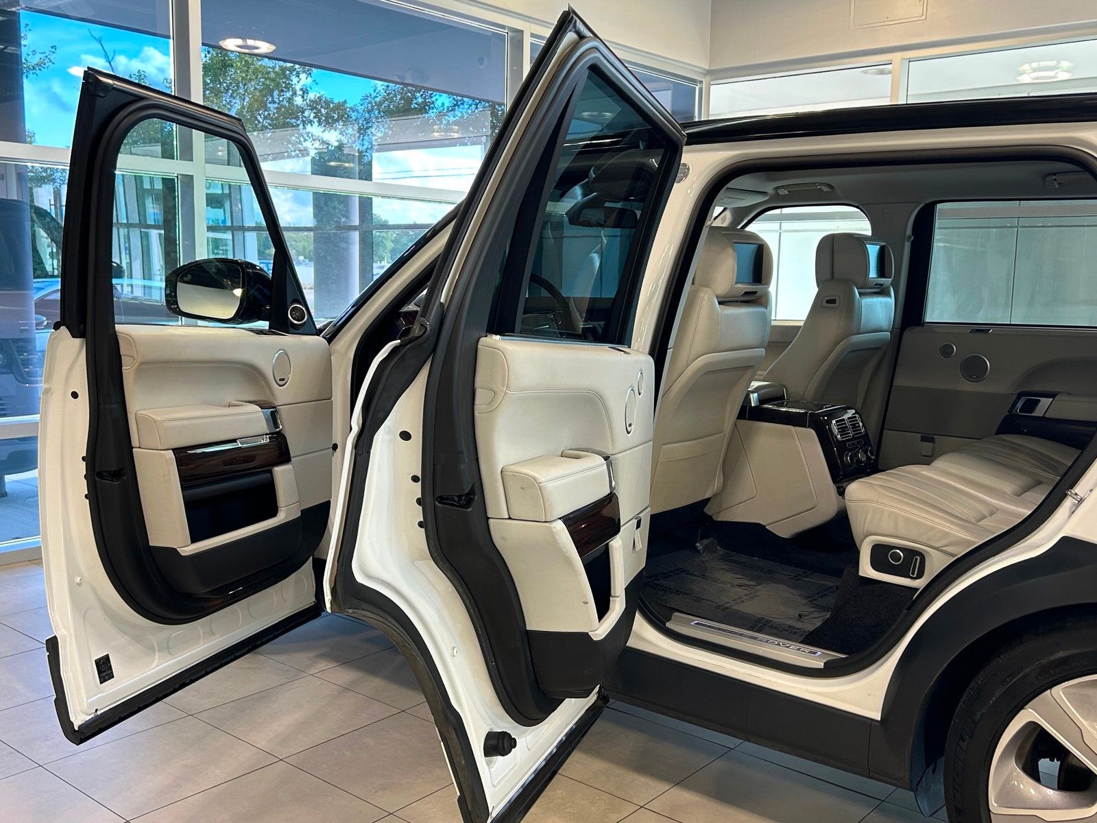 2016 Land Rover Range Rover Supercharged LWB photo 18