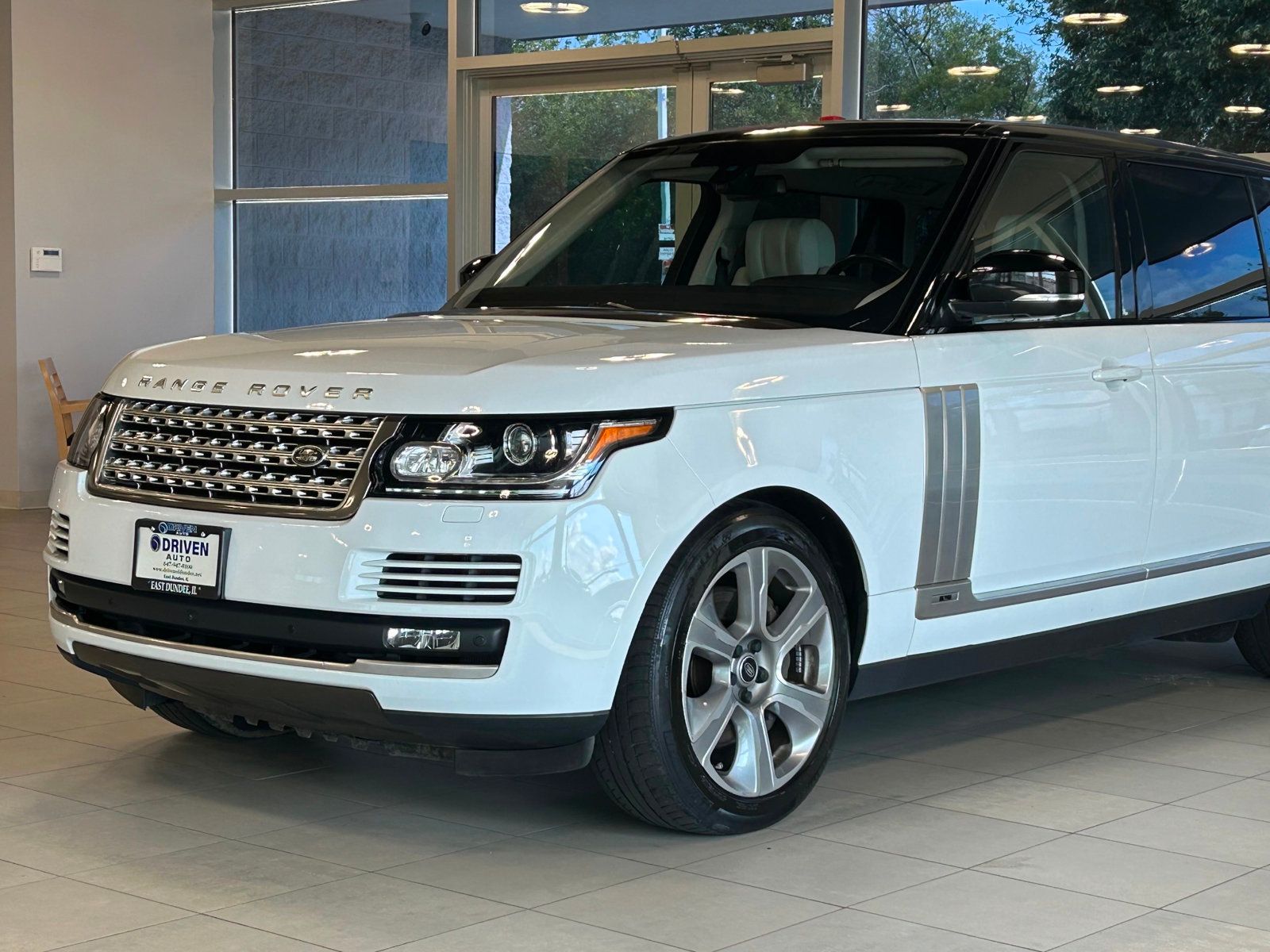 2016 Land Rover Range Rover Supercharged LWB photo 3