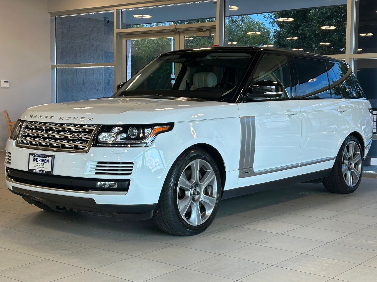 2016 Land Rover Range Rover Supercharged LWB photo 4