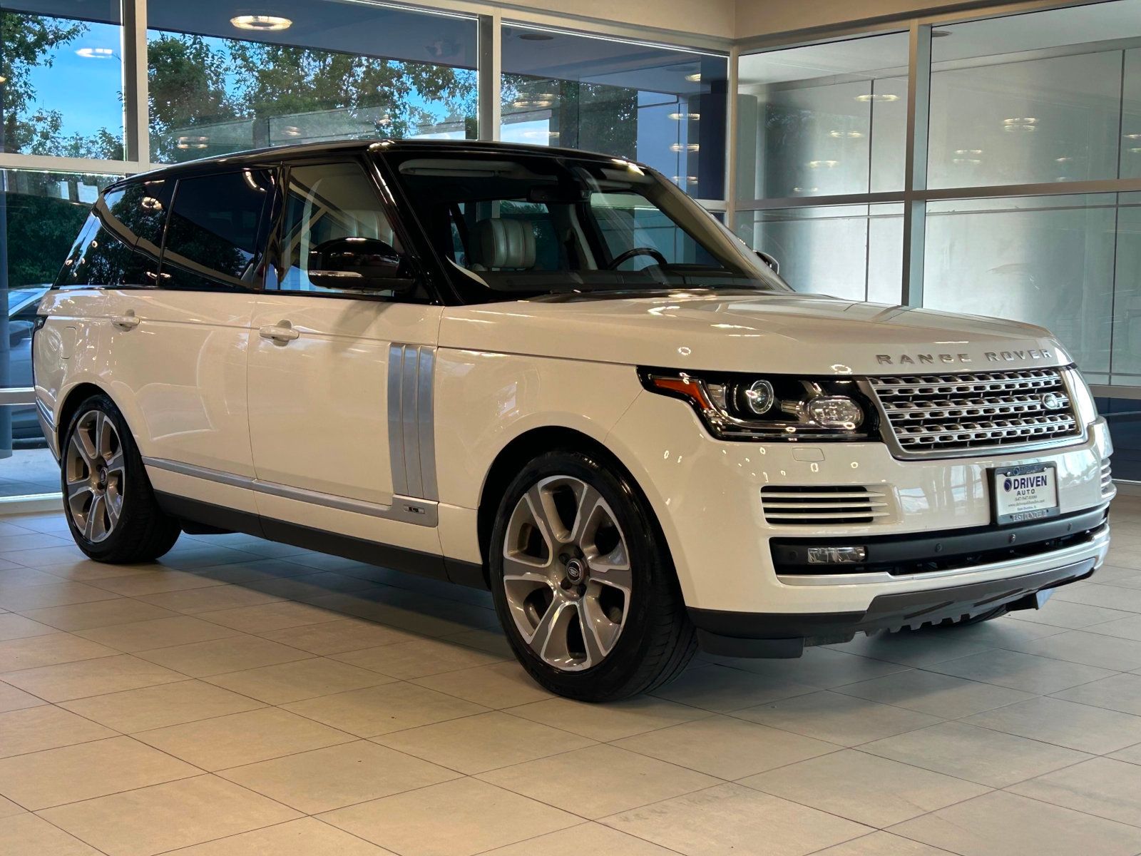 2016 Land Rover Range Rover Supercharged LWB photo 6