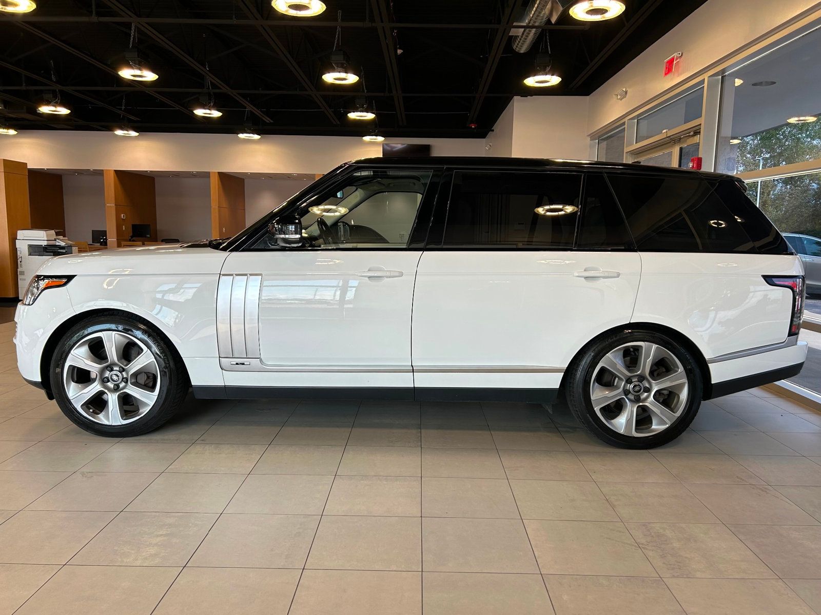 2016 Land Rover Range Rover Supercharged LWB photo 7