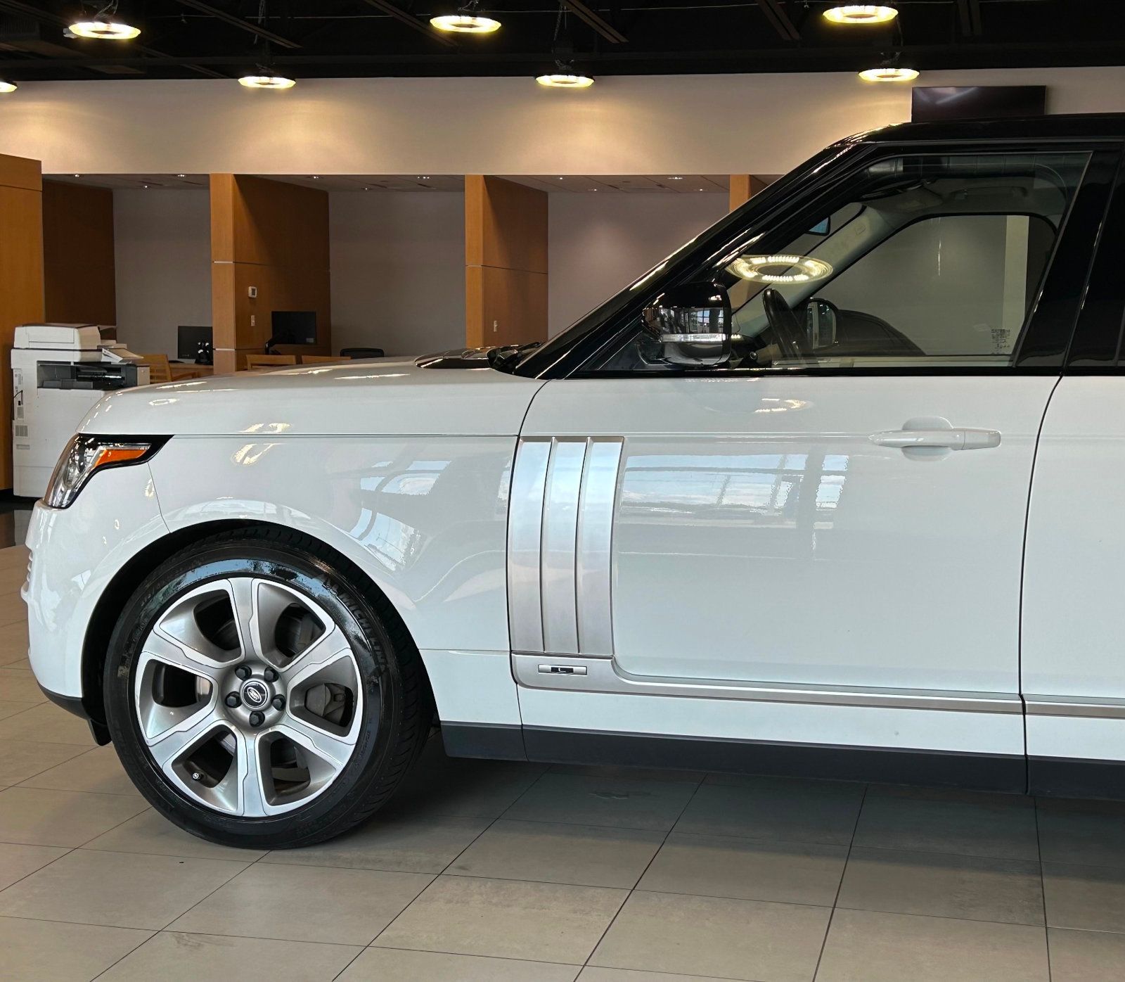2016 Land Rover Range Rover Supercharged LWB photo 8