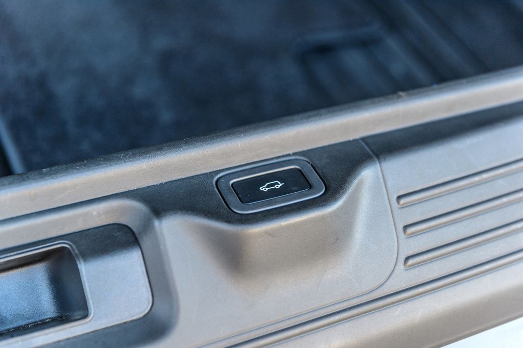 2016 Land Rover Range Rover SuperCharged Base photo 13