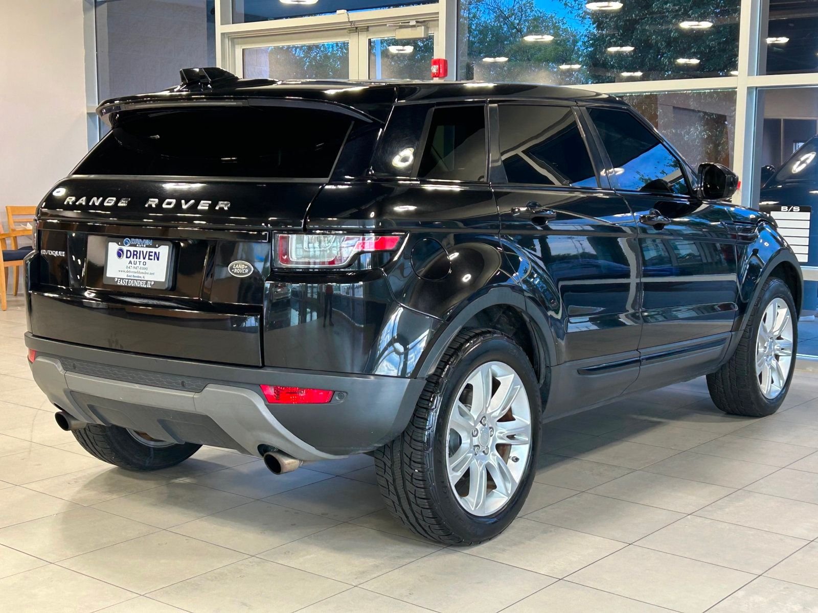 2016 Land Rover Range Rover Evoque SE photo 11