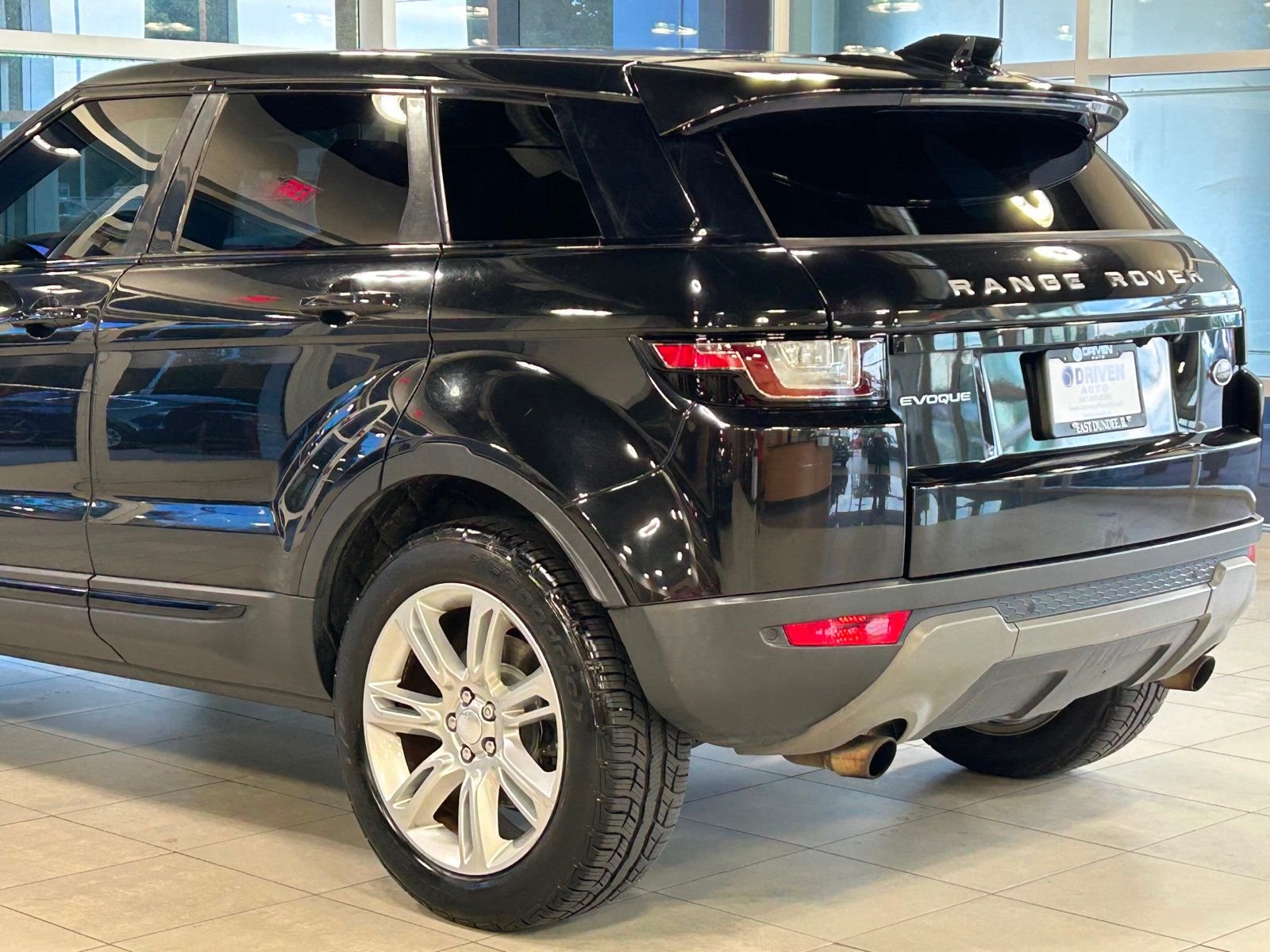 2016 Land Rover Range Rover Evoque SE photo 12