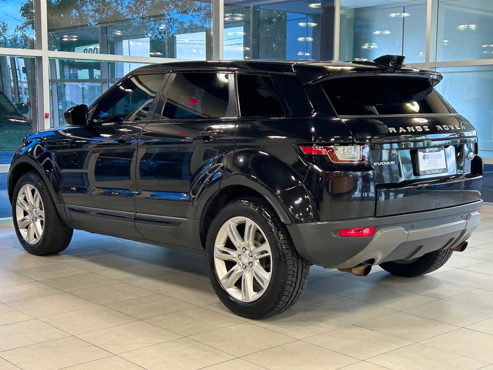 2016 Land Rover Range Rover Evoque SE photo 13