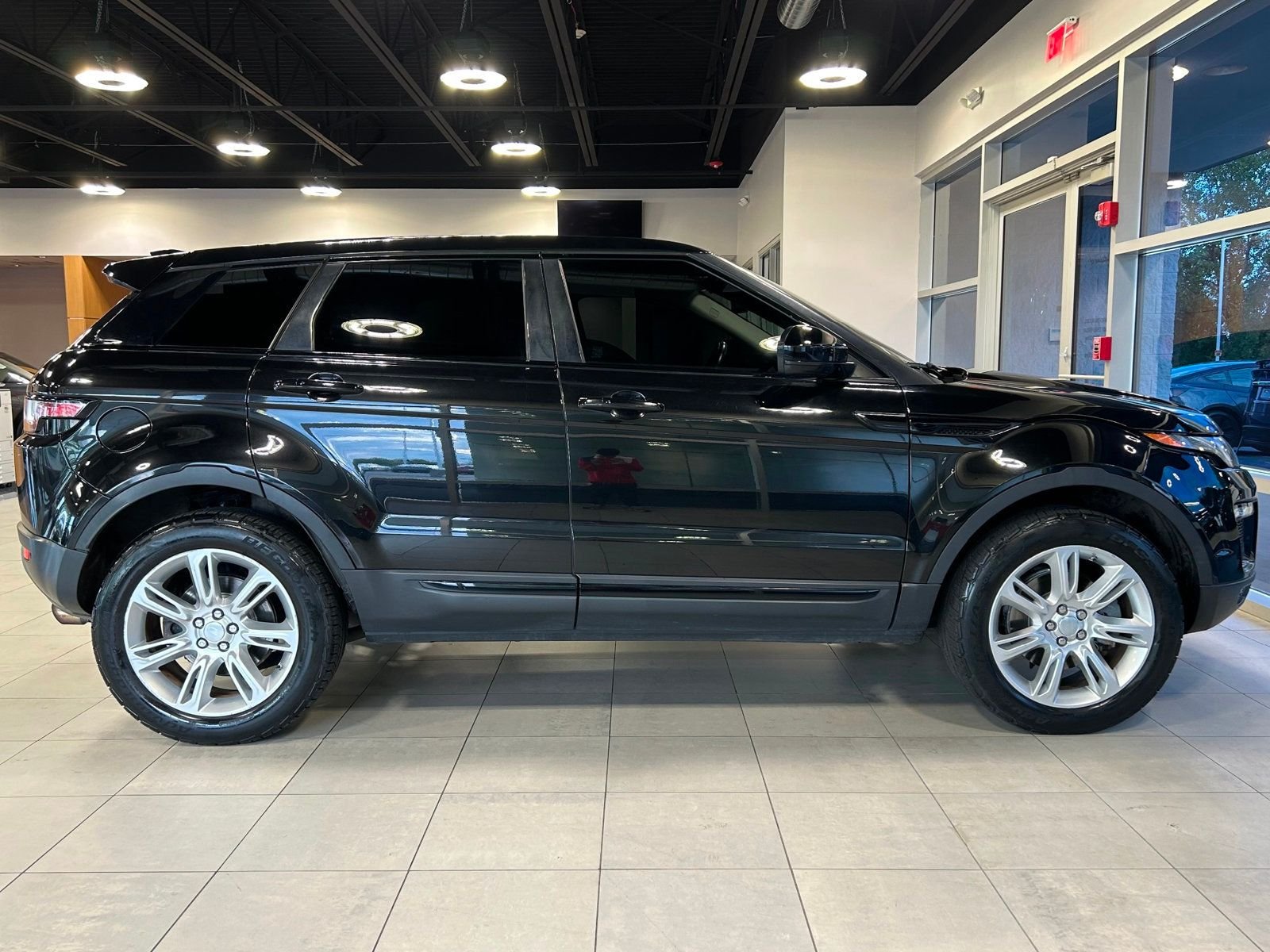 2016 Land Rover Range Rover Evoque SE photo 14