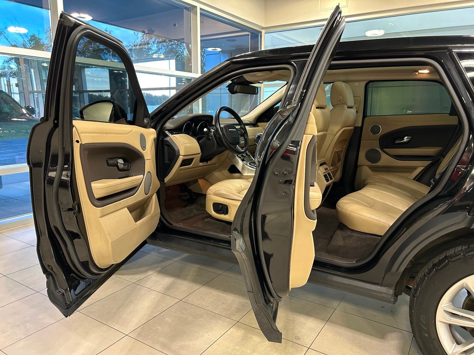 2016 Land Rover Range Rover Evoque SE photo 17