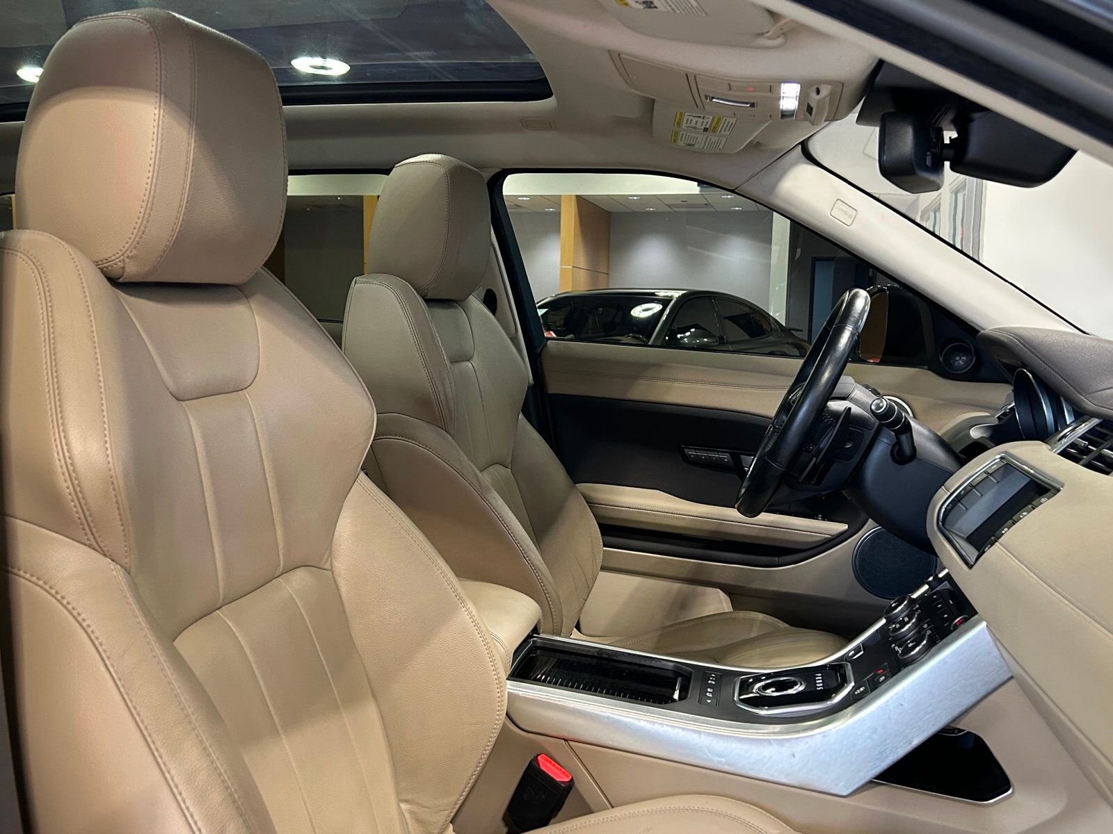 2016 Land Rover Range Rover Evoque SE photo 23
