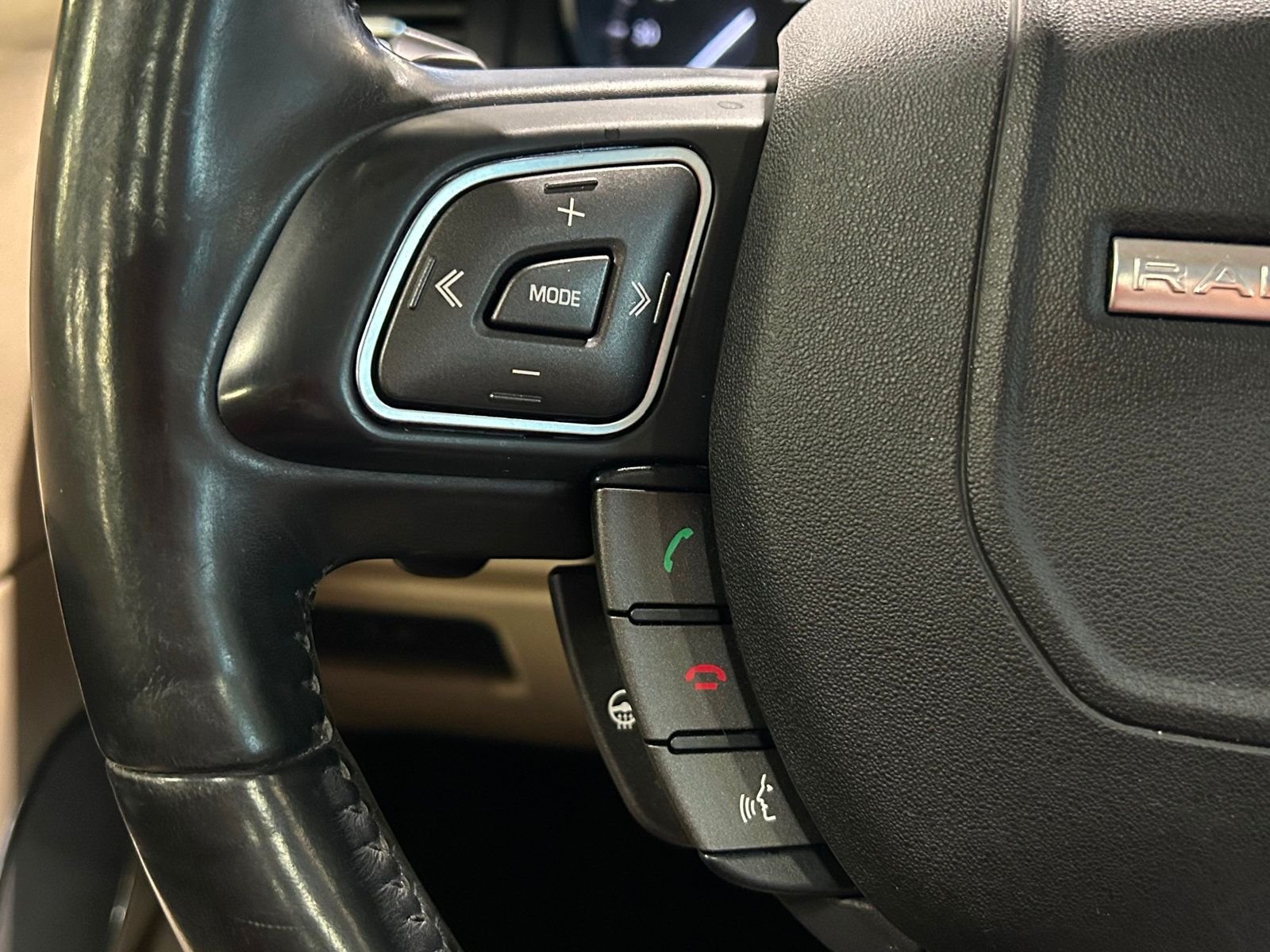 2016 Land Rover Range Rover Evoque SE photo 25