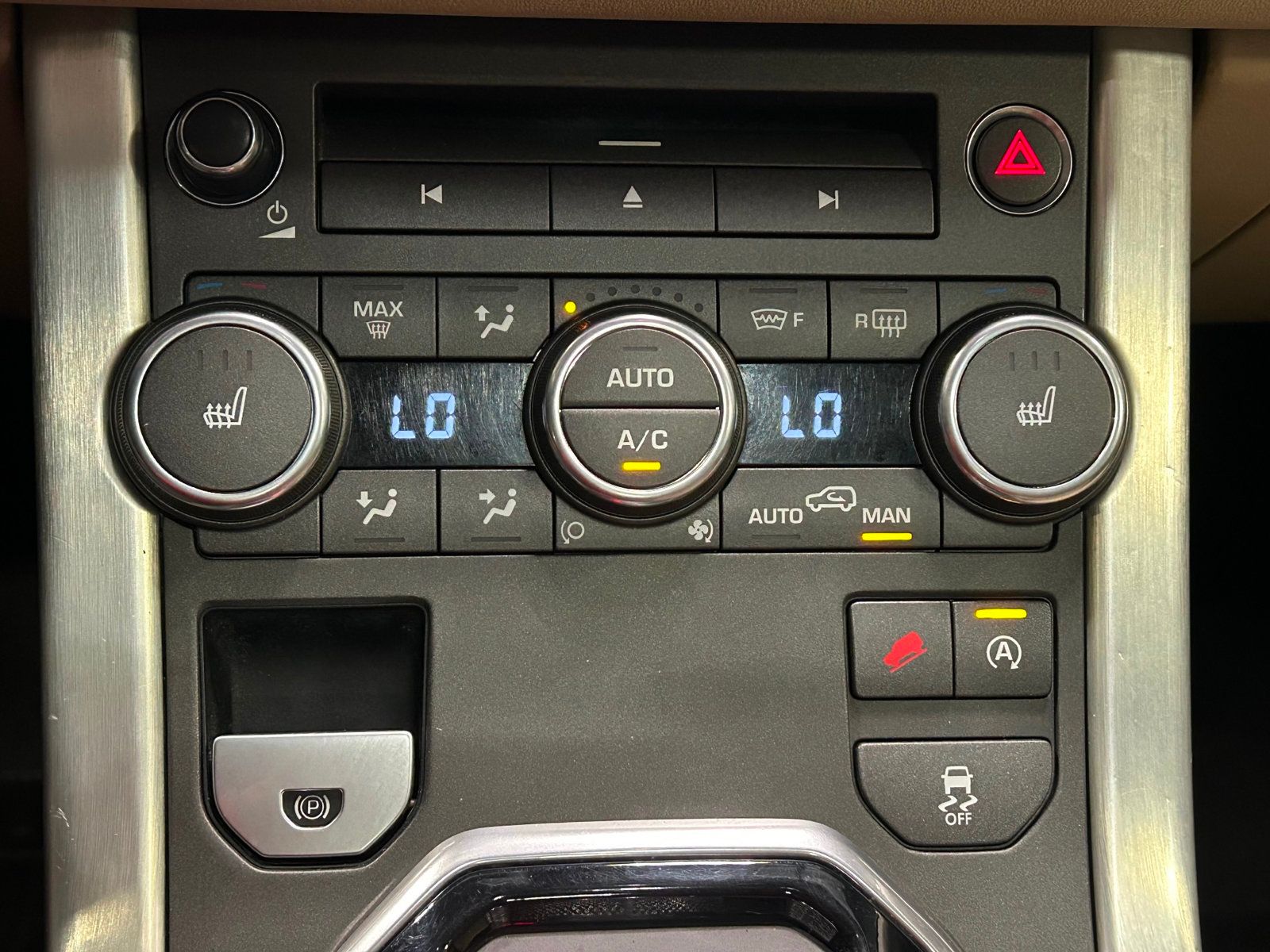 2016 Land Rover Range Rover Evoque SE photo 32