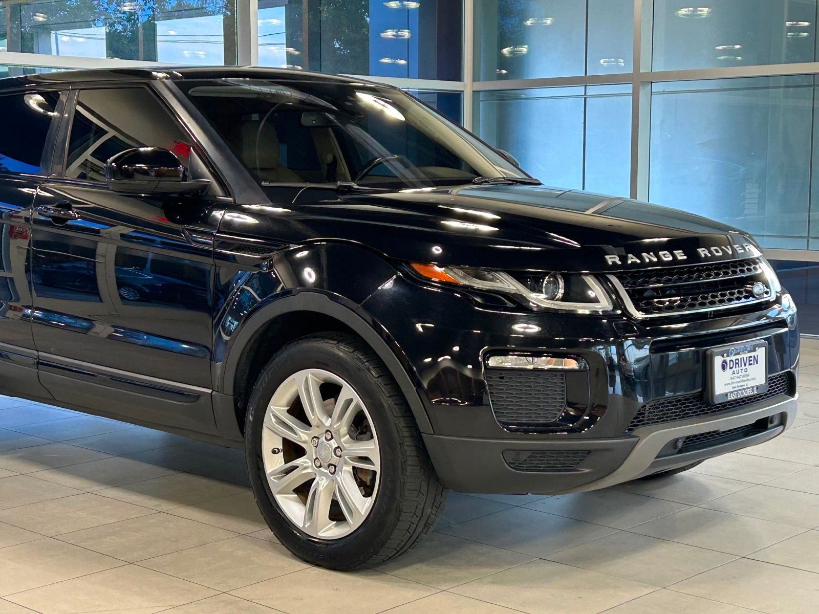 2016 Land Rover Range Rover Evoque SE photo 4