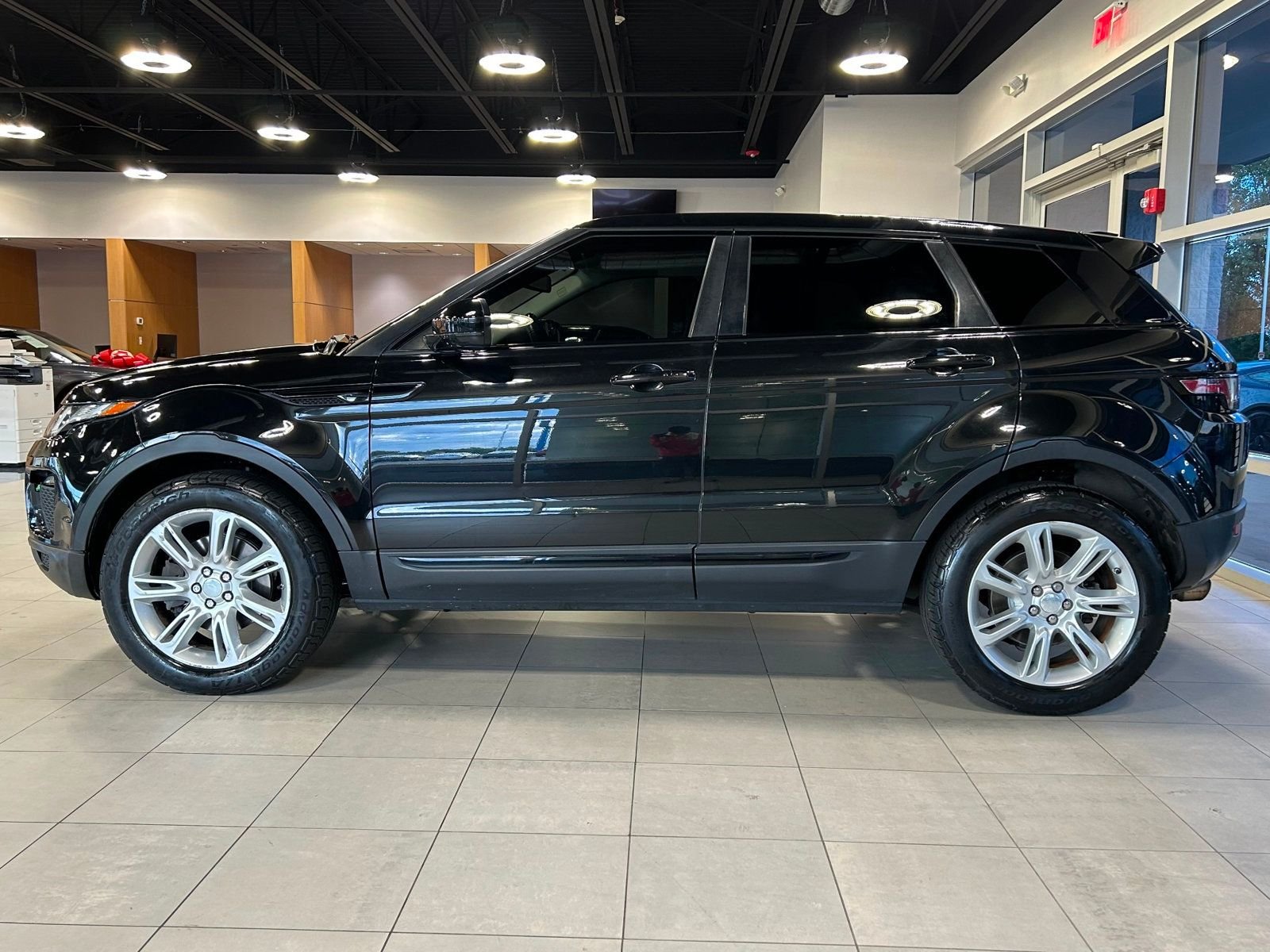 2016 Land Rover Range Rover Evoque SE photo 6