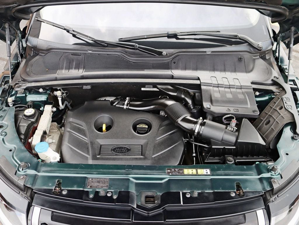 2016 Land Rover Range Rover Evoque SE photo 32