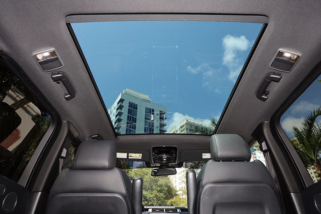 2016 Land Rover Range Rover Sport SE photo 10