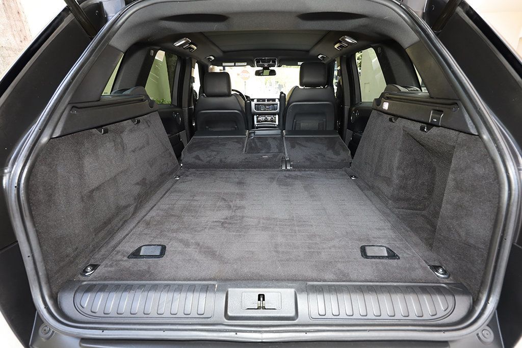 2016 Land Rover Range Rover Sport SE photo 11