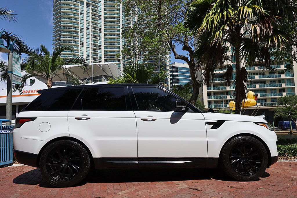 2016 Land Rover Range Rover Sport SE photo 3