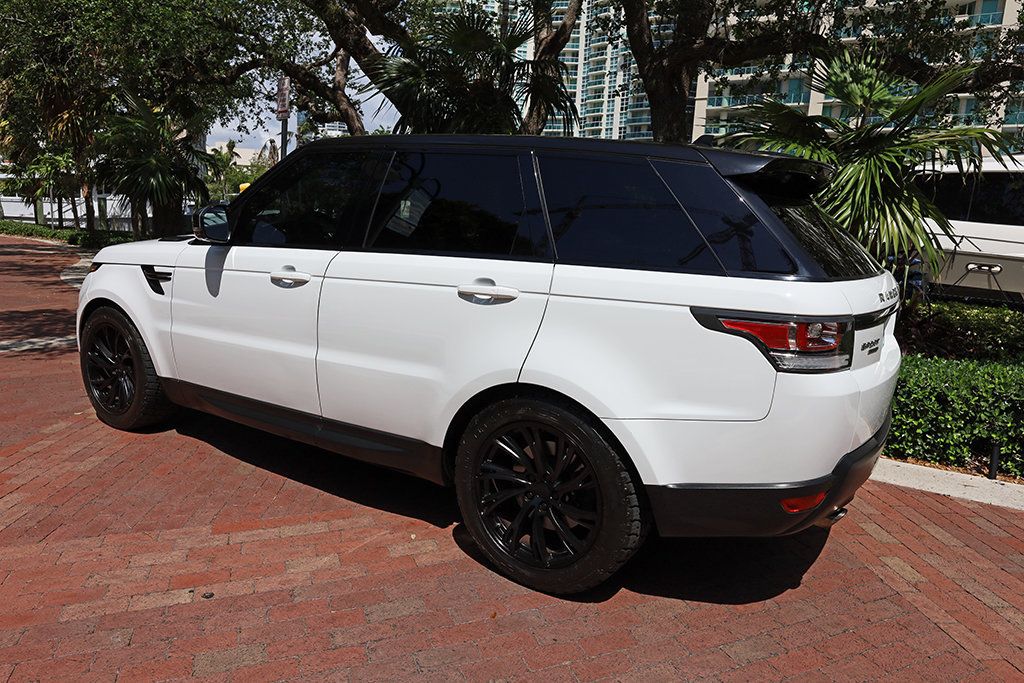 2016 Land Rover Range Rover Sport SE photo 4