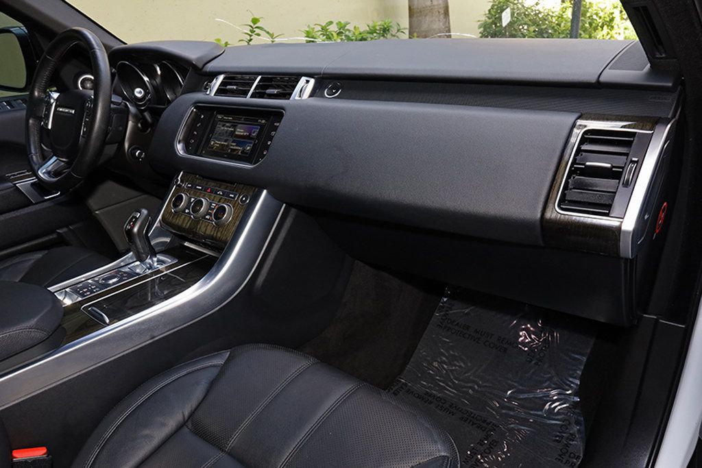 2016 Land Rover Range Rover Sport SE photo 30