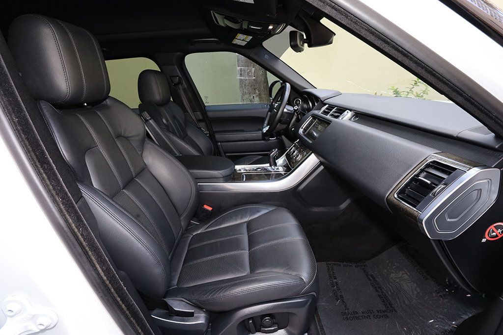 2016 Land Rover Range Rover Sport SE photo 6