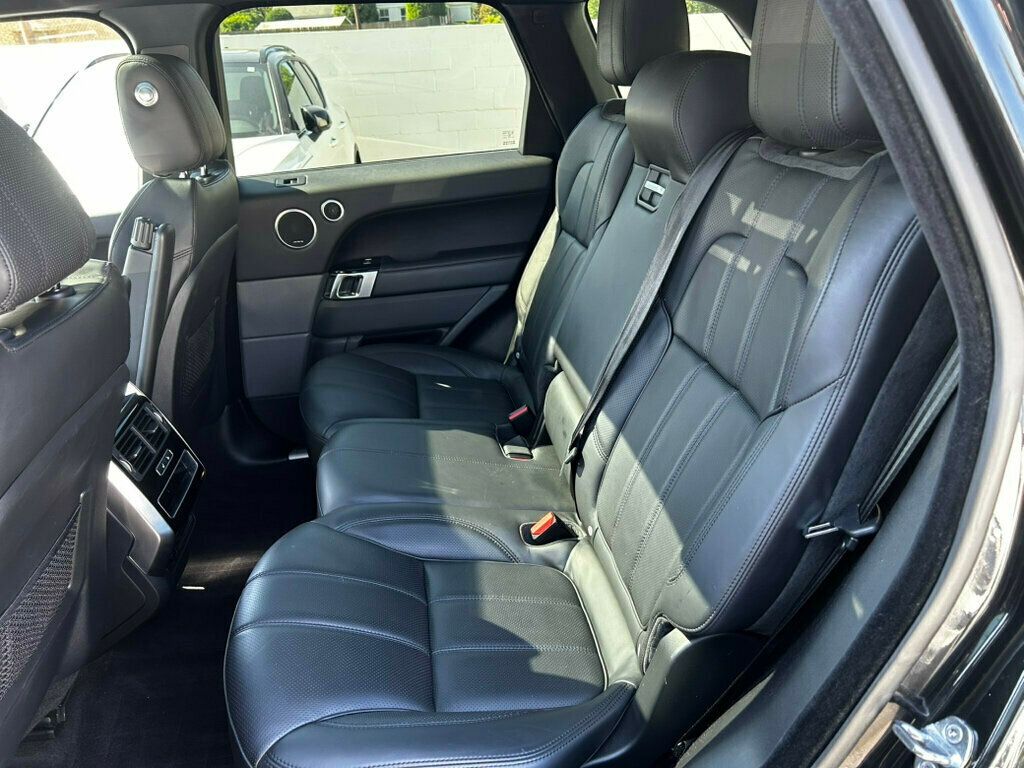 2016 Land Rover Range Rover Sport HSE photo 12