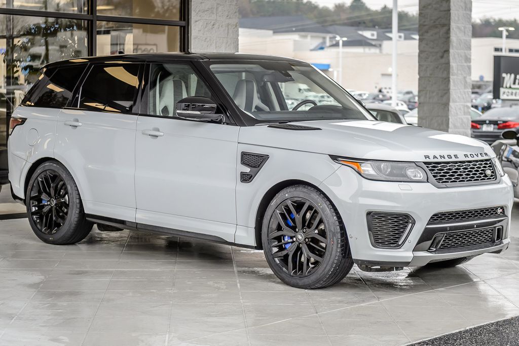 2016 Land Rover Range Rover Sport SVR photo 4