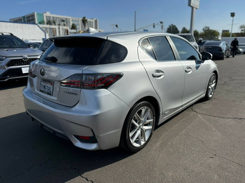 2016 Lexus CT 200h photo 4