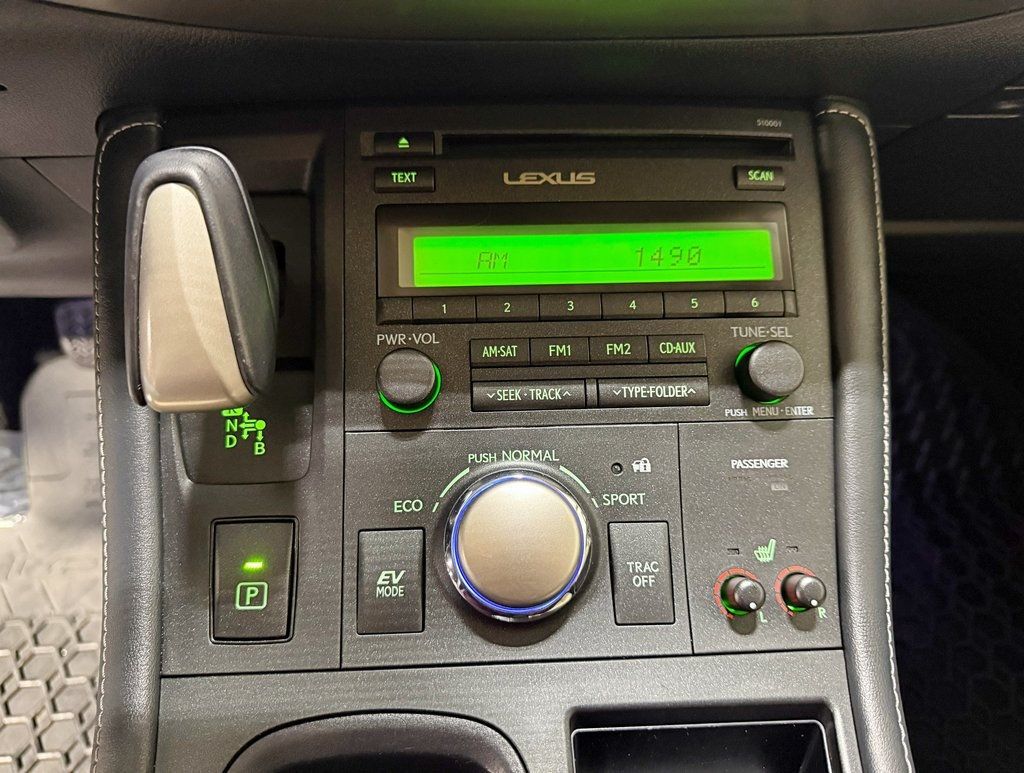 2016 Lexus CT 200h 5dr Sedan Hybrid - 22947684 - 17