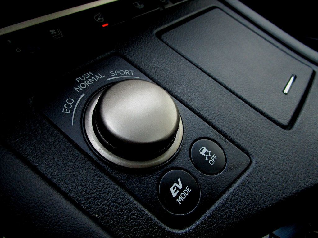 2016 Lexus ES 300h 4dr Sedan Hybrid - 22964541 - 26