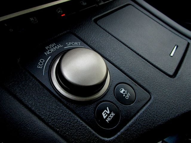 2016 Lexus ES 300h 4dr Sedan Hybrid - 22964541 - 26