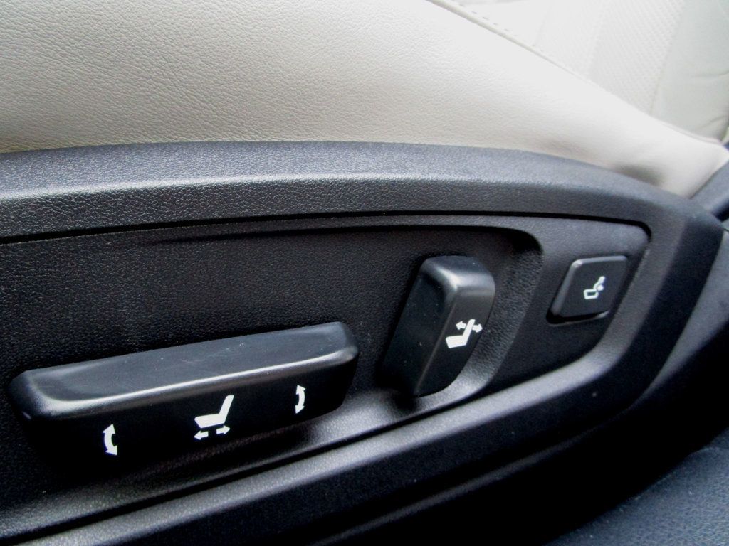 2016 Lexus ES 300h 4dr Sedan Hybrid - 22964541 - 31