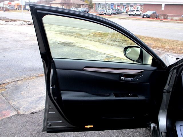 2016 Lexus ES 300h 4dr Sedan Hybrid - 22964541 - 35