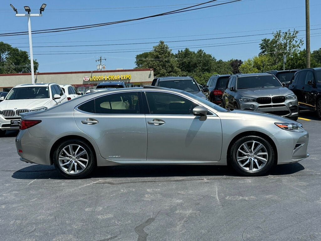 2016 Lexus ES 300h 4dr Sedan Hybrid - 23048697 - 17