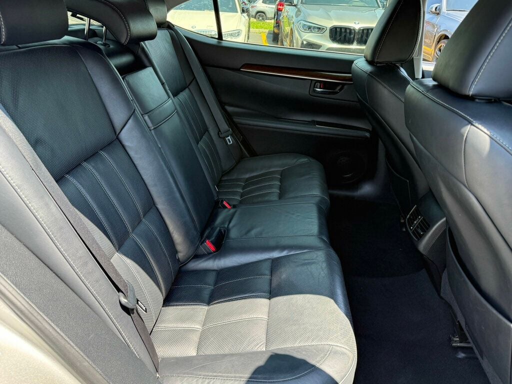 2016 Lexus ES 300h 4dr Sedan Hybrid - 23048697 - 18
