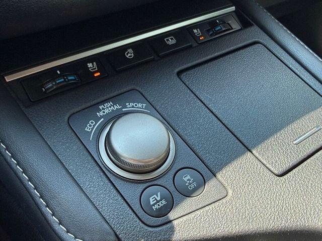 2016 Lexus ES 300h 4dr Sedan Hybrid - 23048697 - 29