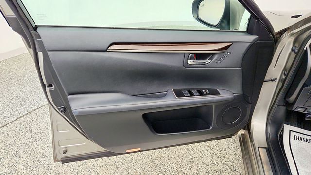 2016 Lexus ES 350 4dr Sedan w/ Luxury Pkg, Nav., Safety System+ & 18'' Wheels - 23086161 - 10