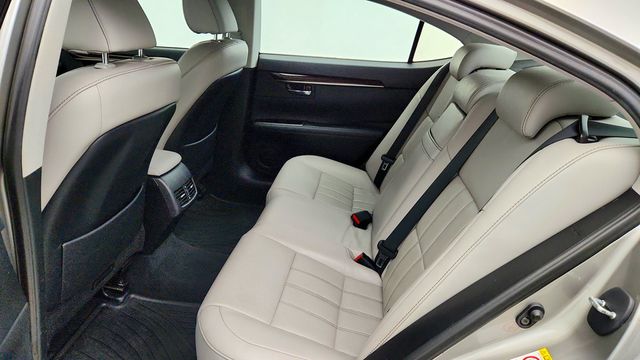 2016 Lexus ES 350 4dr Sedan w/ Luxury Pkg, Nav., Safety System+ & 18'' Wheels - 23086161 - 21