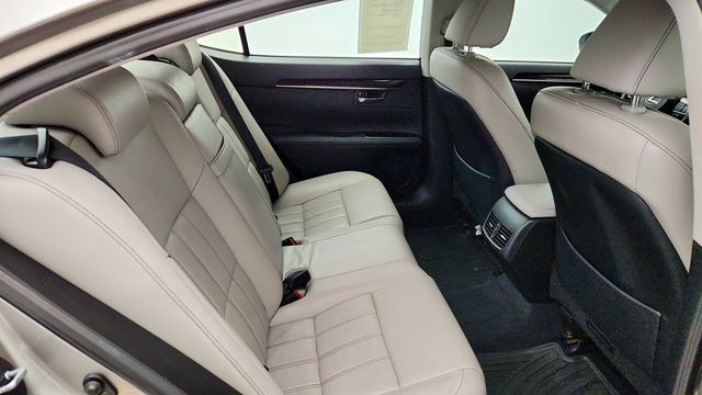 2016 Lexus ES 350 4dr Sedan w/ Luxury Pkg, Nav., Safety System+ & 18'' Wheels - 23086161 - 23