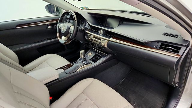2016 Lexus ES 350 4dr Sedan w/ Luxury Pkg, Nav., Safety System+ & 18'' Wheels - 23086161 - 25