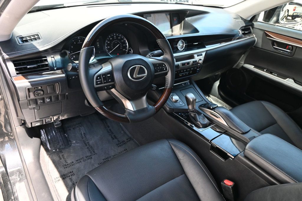 2016 Lexus ES 350 Premium photo 4