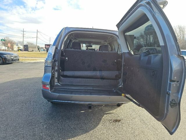 2016 Lexus GX 460 4WD 4dr Luxury - 22969936 - 46