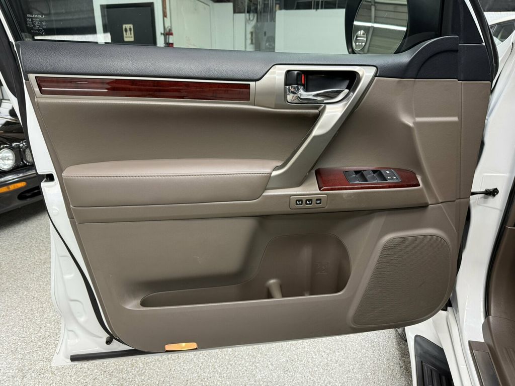 2016 Lexus GX 460 Local Trade/4x4/Premium Pkg/Heated&Cooled Seats/Comfort Pkg/NAV - 23064760 - 17