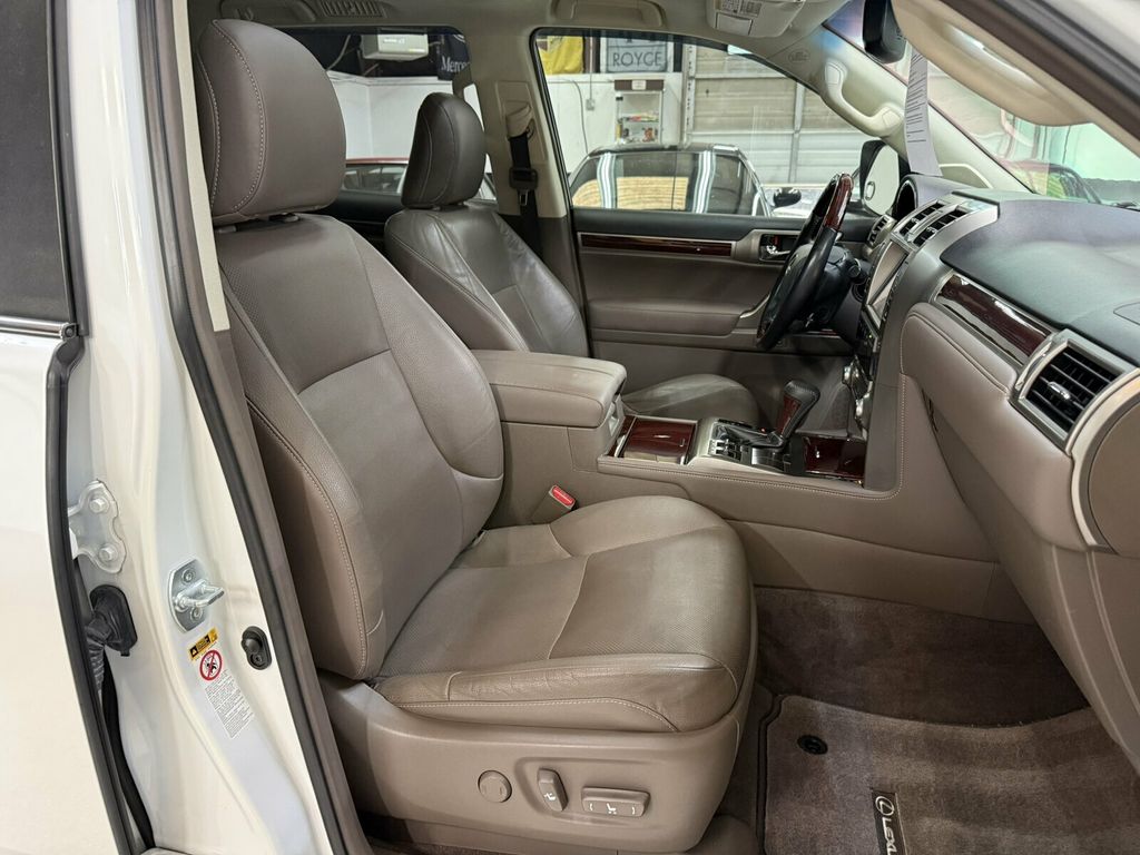 2016 Lexus GX 460 Local Trade/4x4/Premium Pkg/Heated&Cooled Seats/Comfort Pkg/NAV - 23064760 - 32