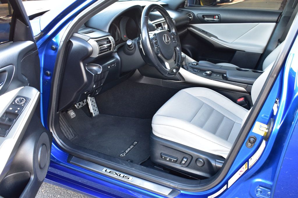 2016 Lexus IS 200t 4dr Sedan - 22962622 - 16