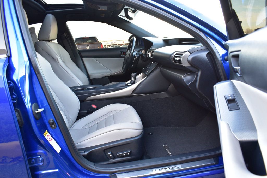 2016 Lexus IS 200t 4dr Sedan - 22962622 - 17